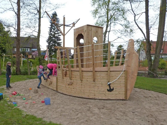 Spielschiff im Barfußpark Lienen