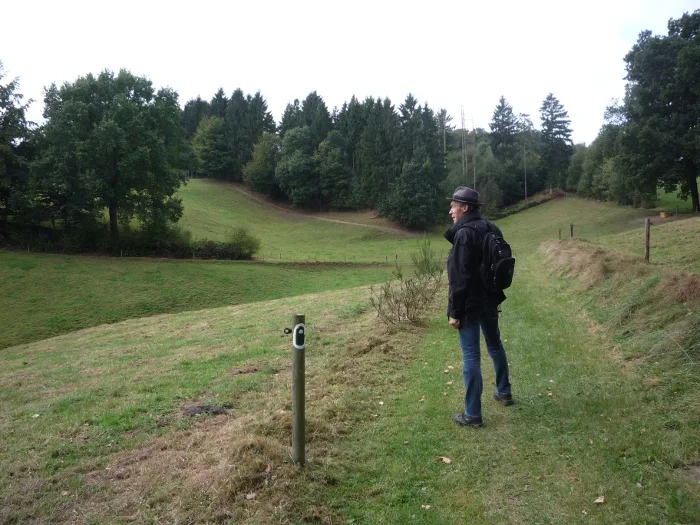 Wiesenweg entlang des Gießkannenwegs