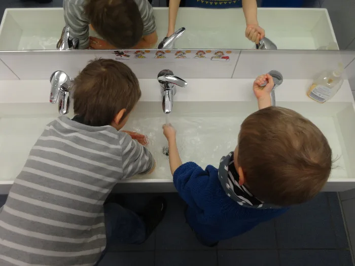 Armbad in der DRK-Kita Wasserzwerge Lengerich