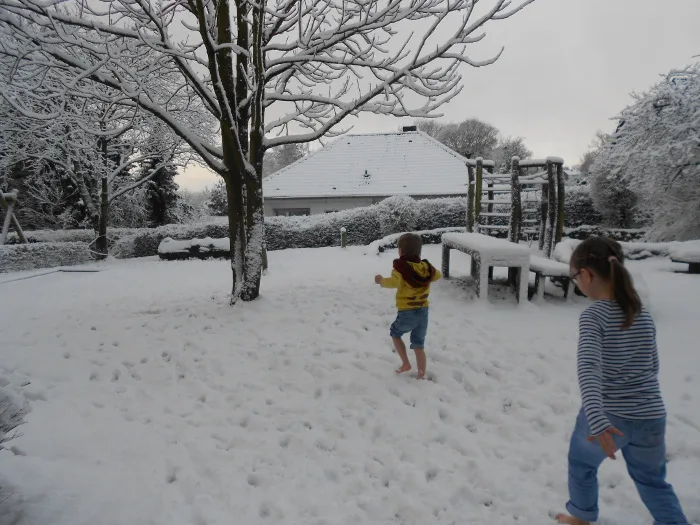 Barfußlaufen im Winter im Ev. Kneipp-Kindergarten Tecklenburg